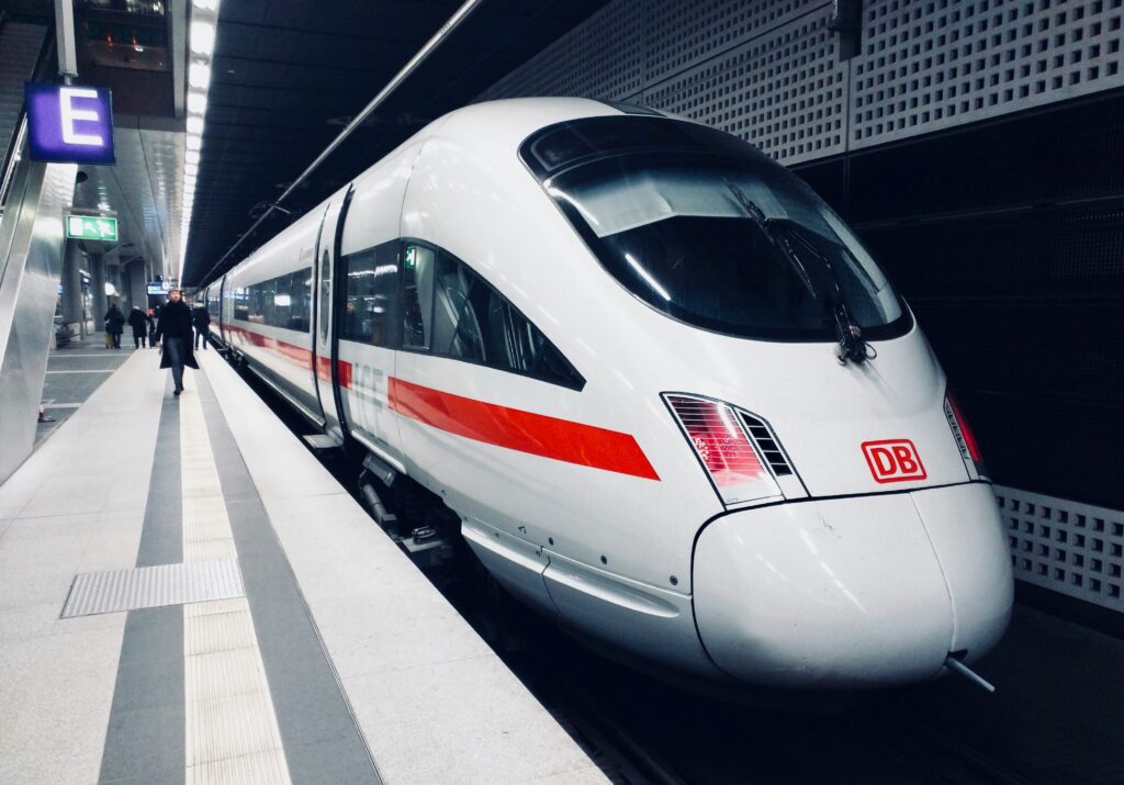 Noocyada iyo faa`iidooyinka safarada cirka, dhulka iyo badda TRAIN